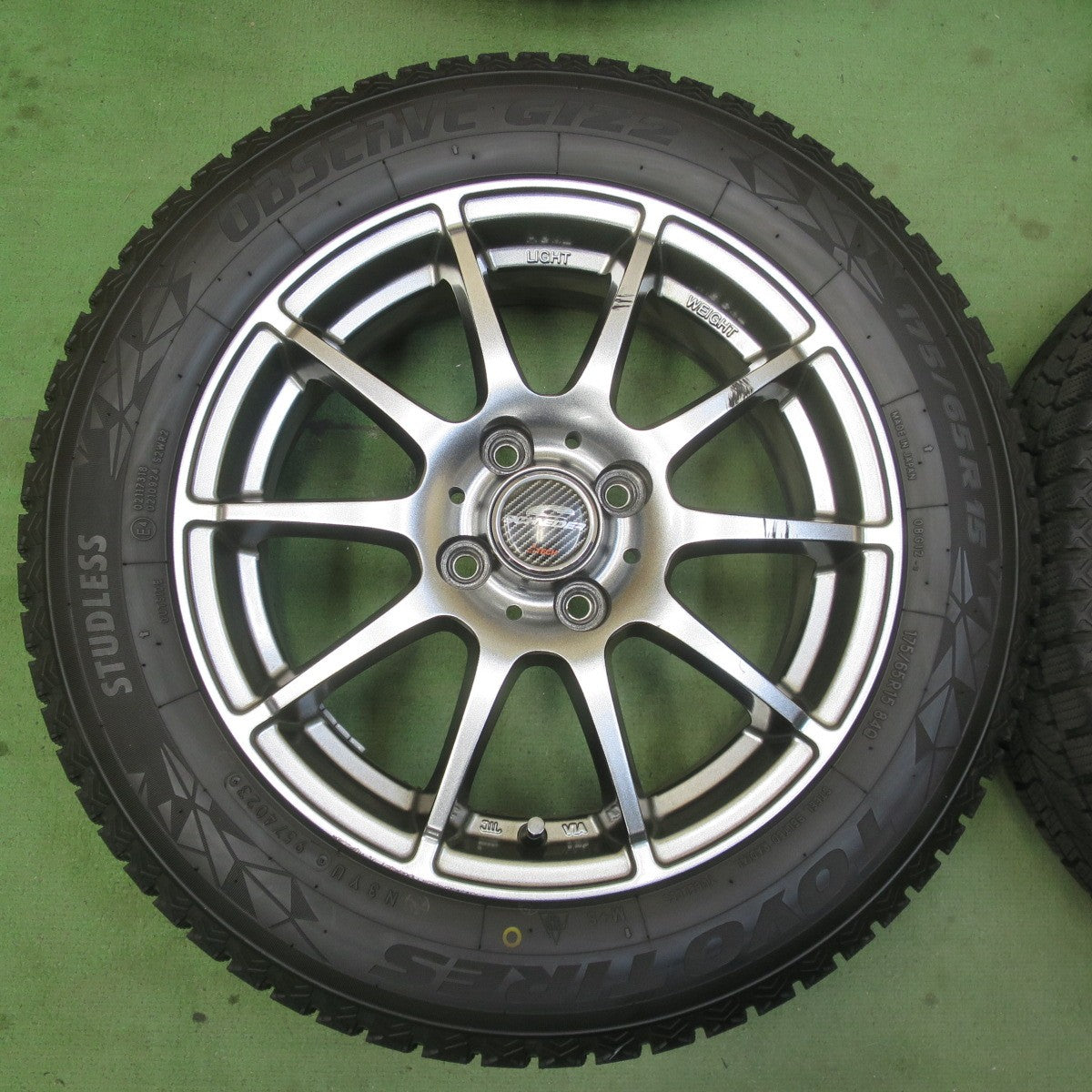 バリ溝！23年！9.5分以上★スタッドレス 175/65R15 トーヨー オブザーブ GIZ2 SCHNEIDER シュナイダー 15インチ PCD100/4H★6033013イス
