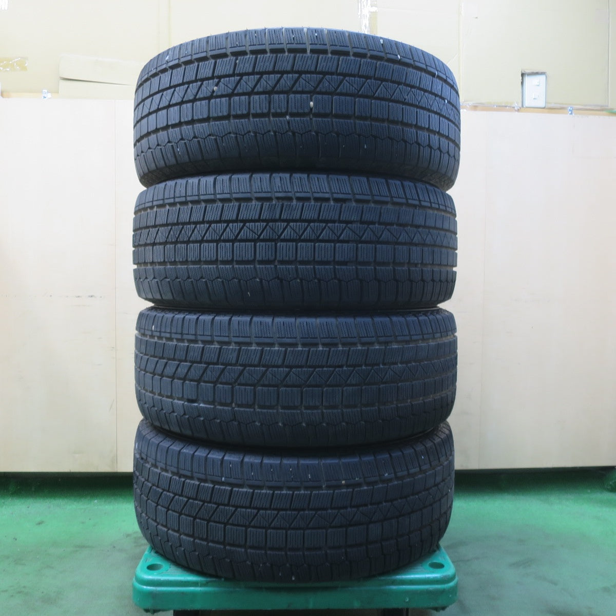 バリ溝！24年！キレイ！9.5分★スタッドレス 235/50R18 ケンダ KR36 アイステック ネオ BLUE・NESS BLUENESS ブルーネス 18インチ PCD114.3/5H★6031110イス
