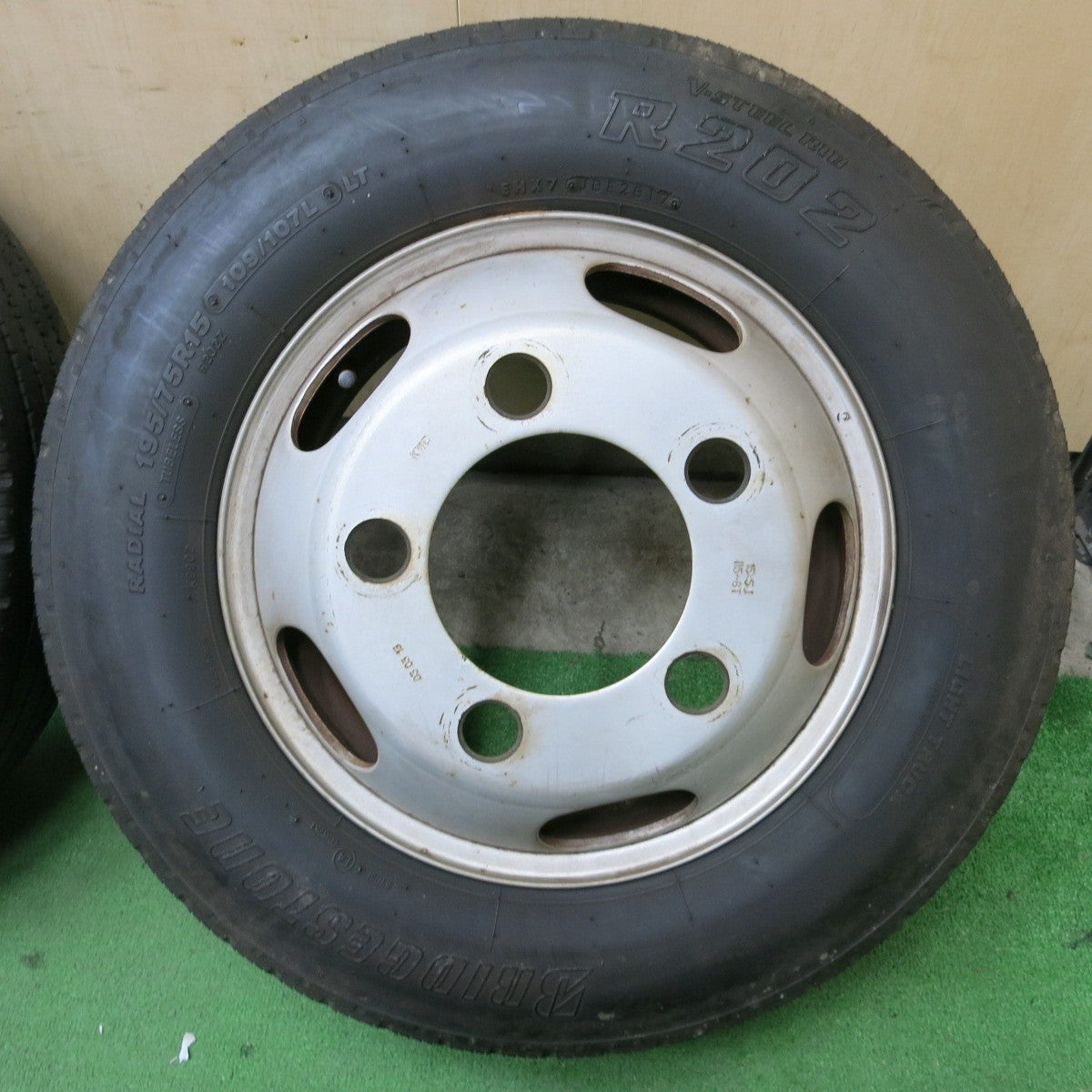 6本価格★トラック タイヤ 195/75R15 109/107L ブリヂストン R202 KWC 115-8T スチール 15インチ PCD208/5H★5021203ナノ