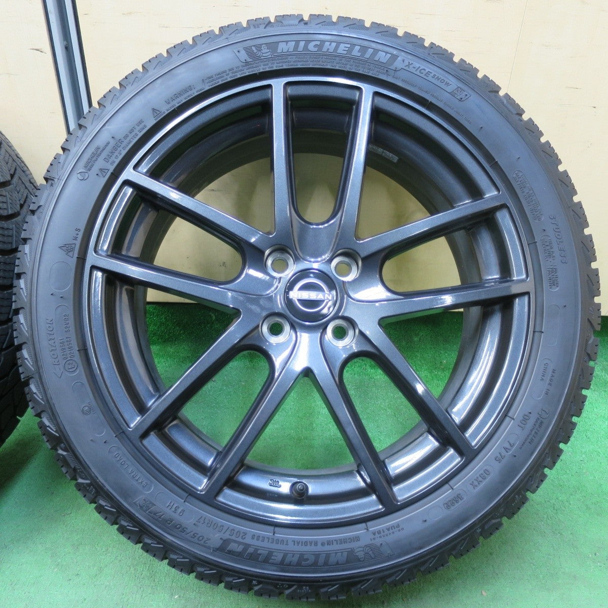 バリ溝！22年！キレイ！ほぼ10分★日産 オーラ 純正 エスティーロ 205/50R17 スタッドレス ミシュラン X-ICE SNOW 17インチ PCD100/4H★5010415イス