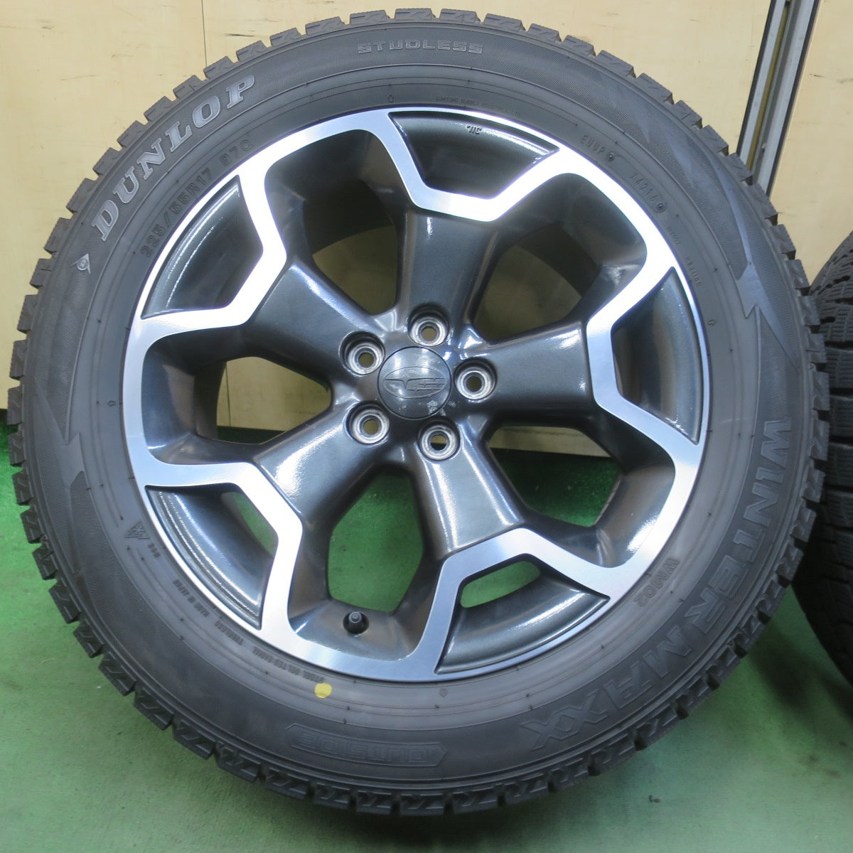 バリ溝！キレイ！9.5分◎スバル XV 純正 225/55R17 スタッドレス ダンロップ ウインターマックス WM02 17インチ PCD100/5H◎6100601イス