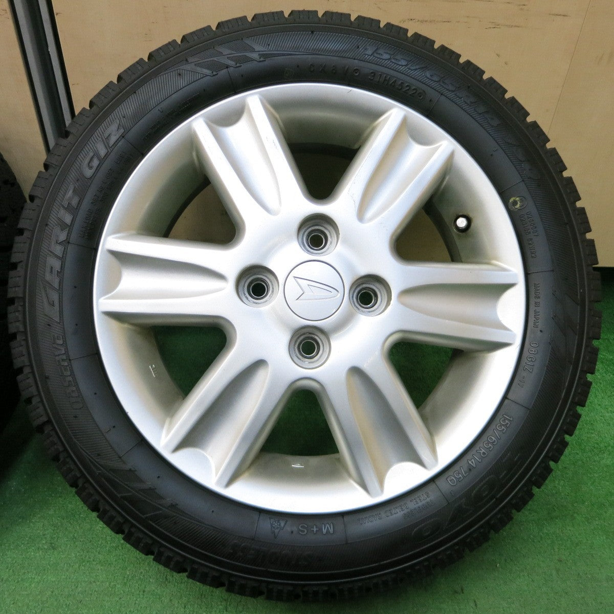 *送料無料* 超バリ溝！22年！ほぼ10分★ダイハツ 純正 ムーヴ タント ミラ 等 155/65R14 スタッドレス トーヨー オブザーブ ガリット GIZ 14インチ PCD100/4H★4052006イス