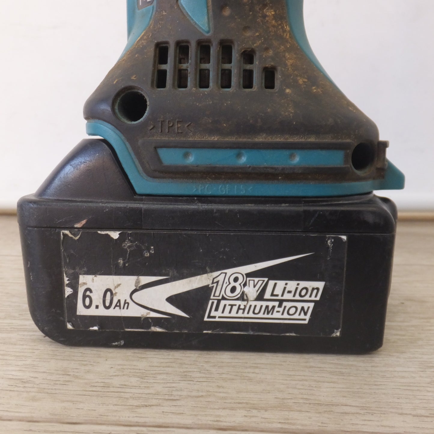 [送料無料] ジャンク★マキタ makita 100mm 充電式ディスクグラインダ GA402D　中国製 互換バッテリ BL18　セット★