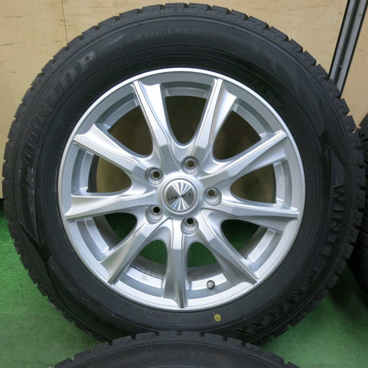 [送料無料] バリ溝！23年！キレイ！ほぼ10分★スタッドレス 205/65R16 ダンロップ ウインターマックス WM02 DUFACT デュファクト 16インチ PCD114.3/5H★4122502SYス