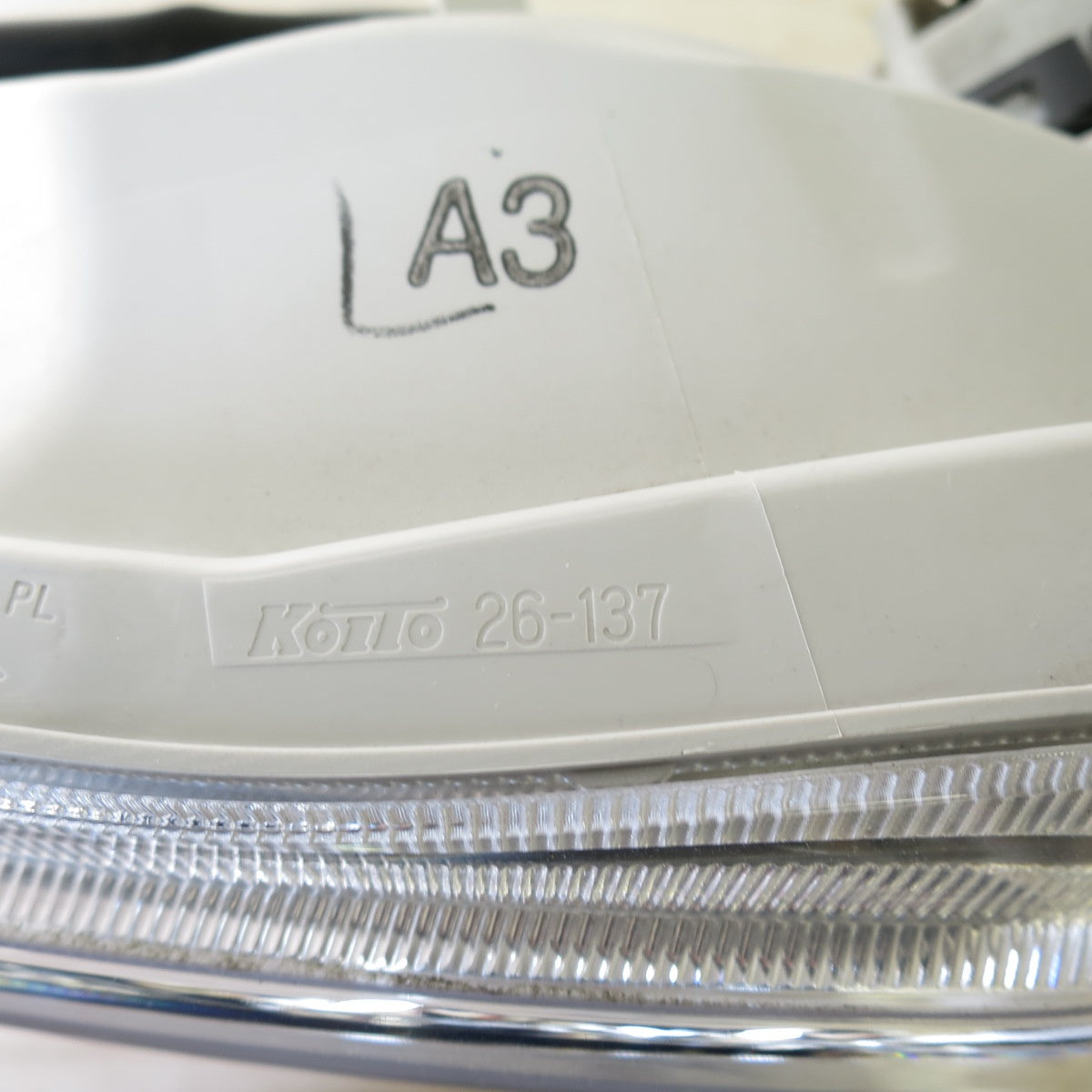 [送料無料] 左右セット！コンピューター付き◇トヨタ 200系 ハイエース 純正 LED ヘッドライト KOITO 26-137 ヘッドランプ TOYOTA◇
