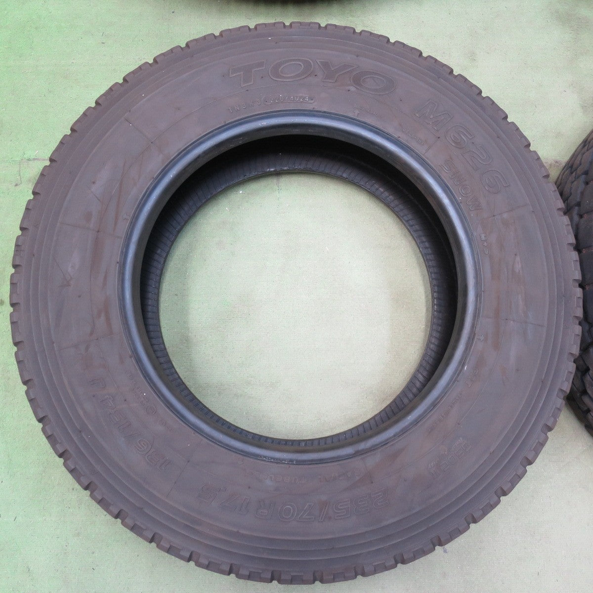 バリ溝！24年！8.5分★トラック 高荷重 トレーラー 等 タイヤ 235/70R17.5 136/134J トーヨー M626 オールシーズン ミックス 17.5インチ★6072903イスタ