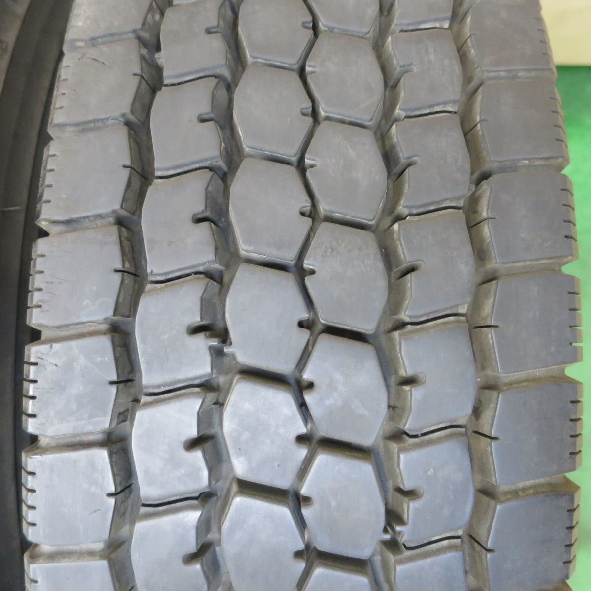 [送料無料] バリ溝！23年！8.5分★トラック タイヤ 225/90R17.5 127/125L ブリヂストン M888 Z ミックス オールシーズン 17.5インチ★5011508イノタ