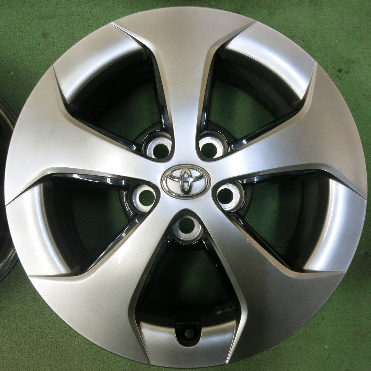 4本価格★トヨタ 30系 プリウス 純正 ホイール 15インチ 15×6J PCD100/5H★5062414SYホ