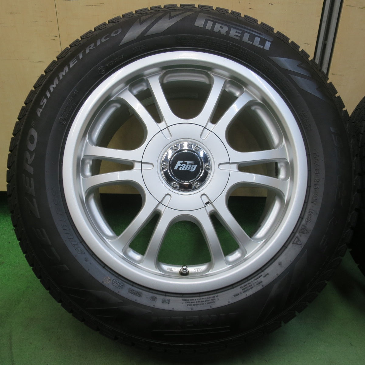 バリ溝！24年！キレイ！ほぼ10分★スタッドレス 195/65R15 ピレリ アイス ゼロ アシンメトリコ Fang KOSEI ファング コーセイ 15インチ PCD114.3/4H 5H マルチ★6060909イス