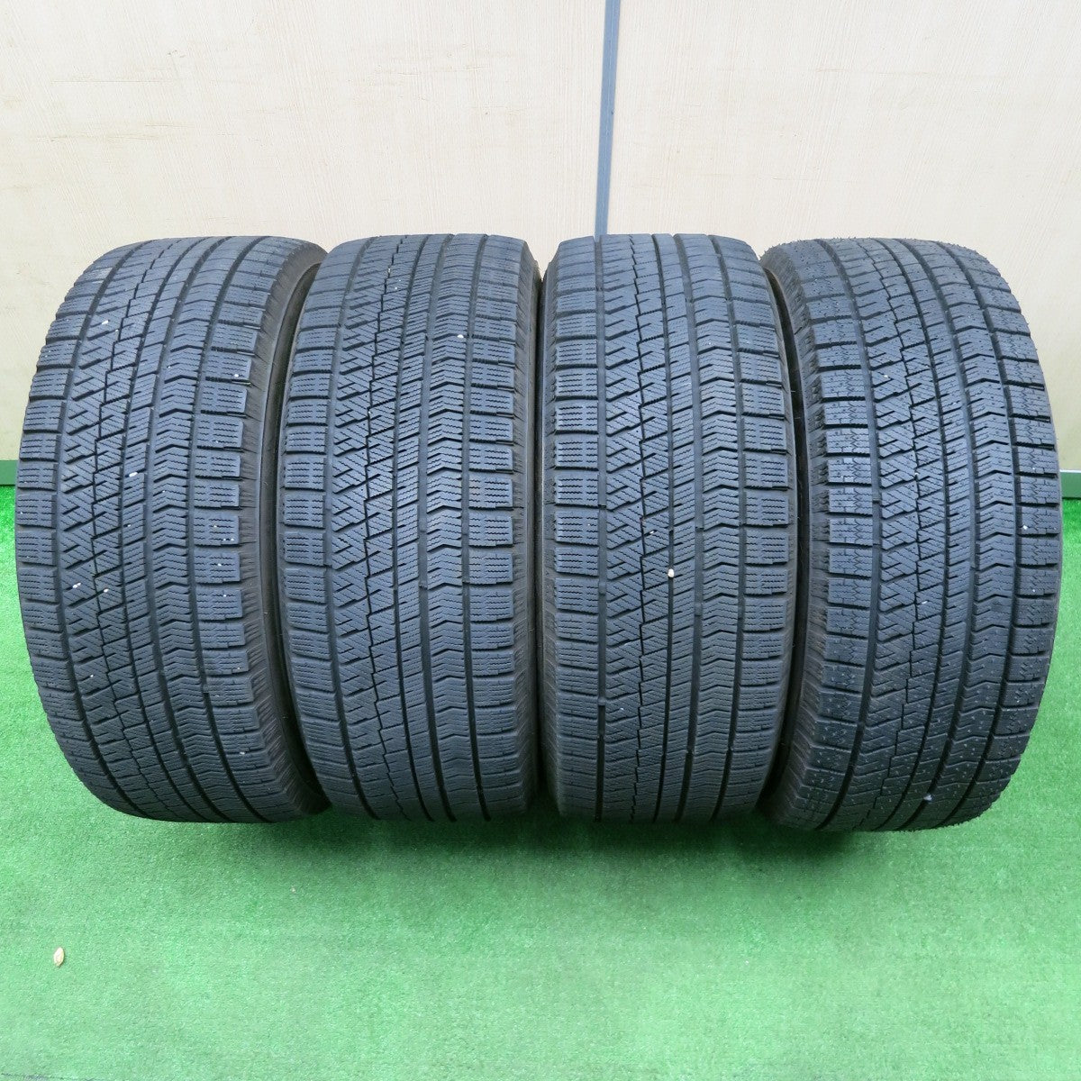 [送料無料] バリ溝！23年！キレイ！9分★BMW MINI 等 MAK FABRIK 225/55R17 スタッドレス ブリヂストン ブリザック VRX2 ファブリック 17インチ PCD112/5H★4112501NJス