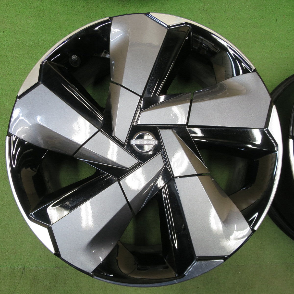 キレイ◎日産 E13 ノート オーラ 純正 ホイール 17インチ 17×6.5J PCD100/4H◎6092803NGホ