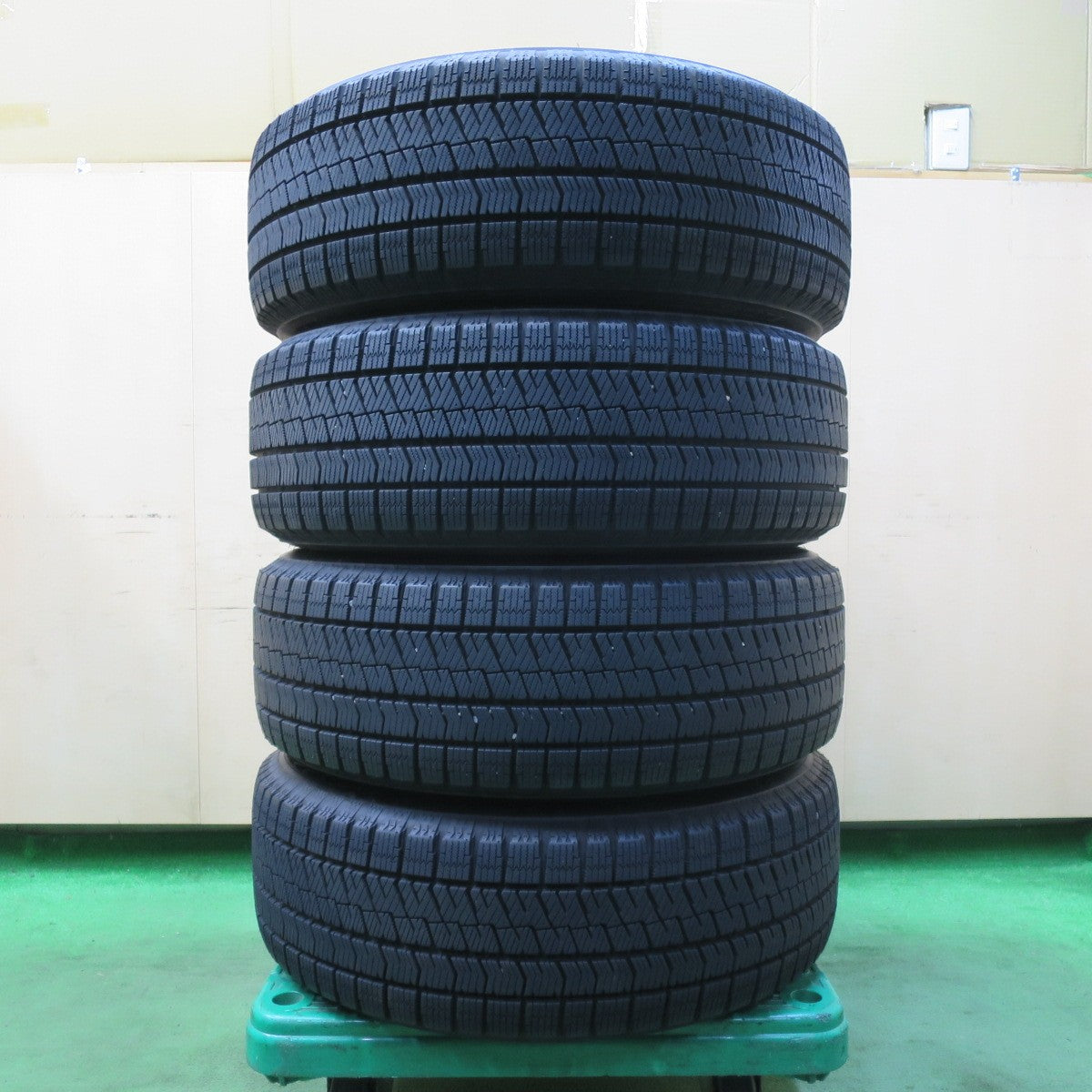 [送料無料] バリ溝！22年！キレイ！9.5分★マツダ CX-3 純正 215/60R16 スタッドレス ブリヂストン ブリザック VRX2 16インチ PCD114.3/5H★5021705イス