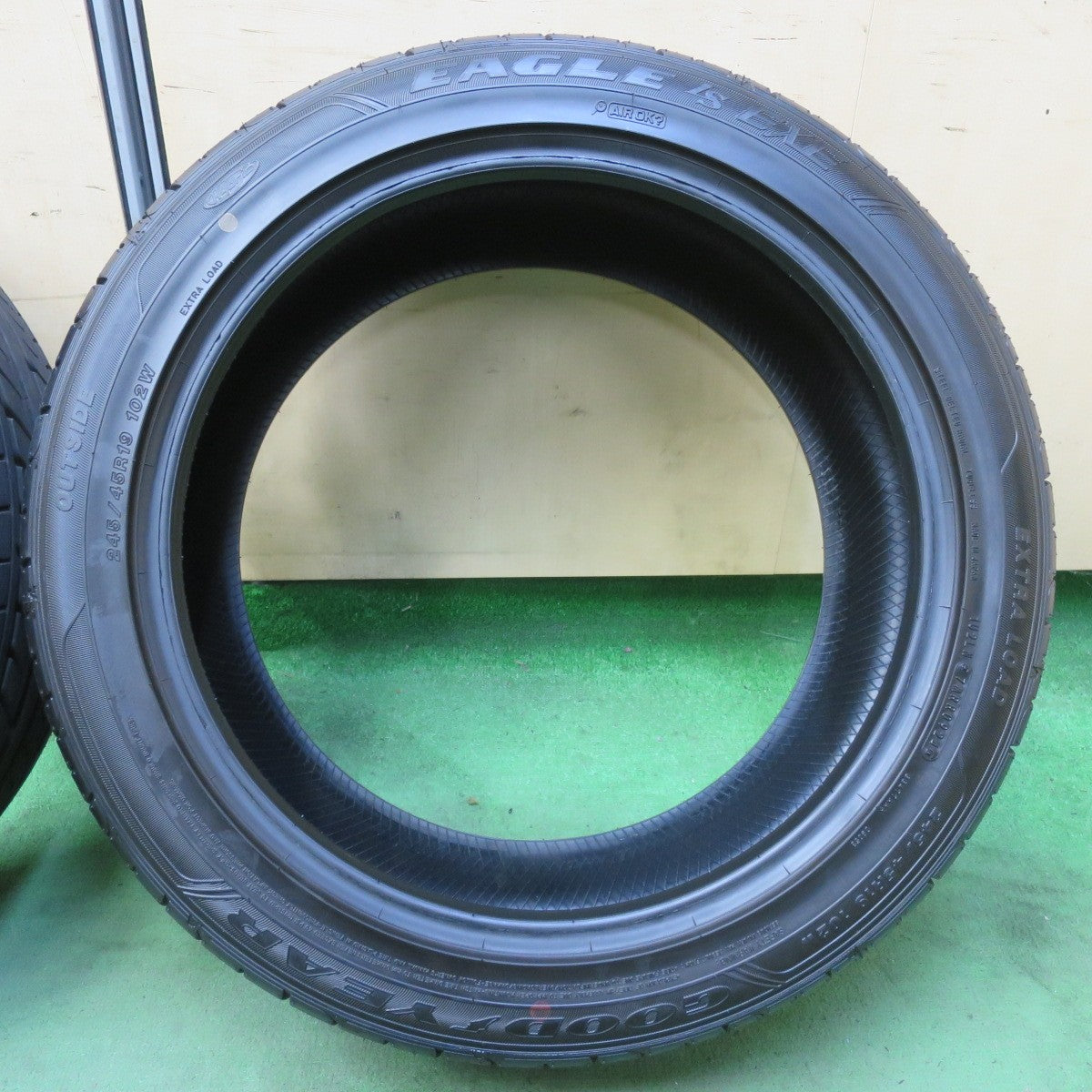 バリ溝！24年！9.5分以上！2本★245/45R19 グッドイヤー イーグル LS EXE 19インチ タイヤ アルファード ヴェルファイア 等★5101404イノタ