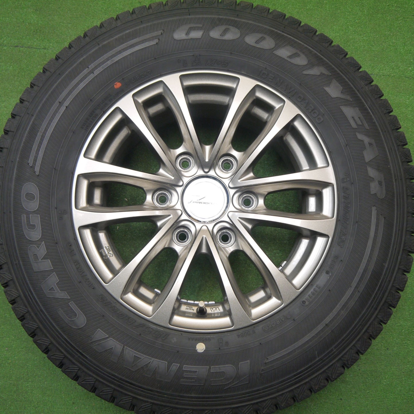 バリ溝！24年！キレイ！9.5分★スタッドレス 195/80R15 107/105N グッドイヤー アイスナビ CARGO PRODITA プロディータ 15インチ PCD139.7/6H★5122401Hス