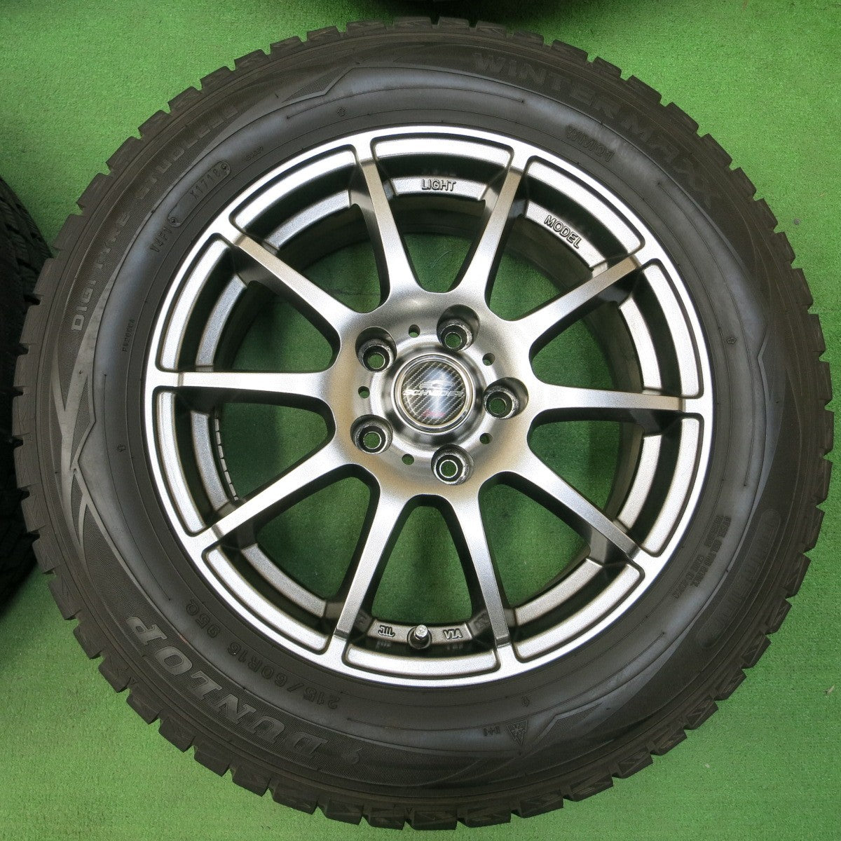 *送料無料* バリ溝！キレイ！9.5分★スタッドレス 215/60R16 ダンロップ ウインターマックス WM01 SCHNEIDER シュナイダー PCD114.3/5H★4042803イス