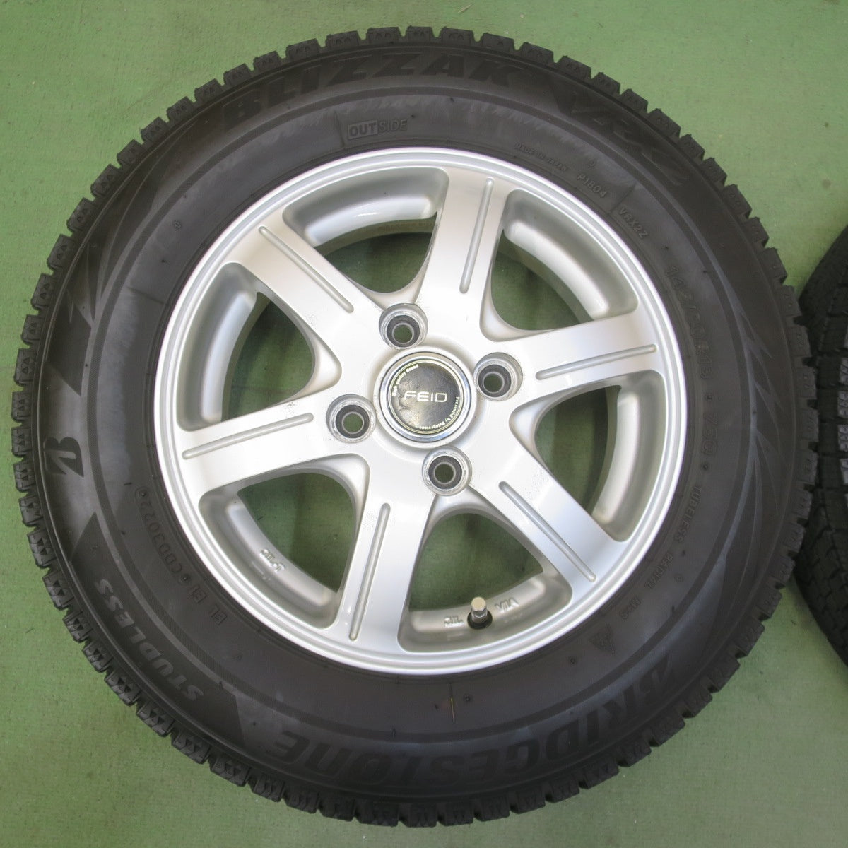 バリ溝！22年！8.5分◎スタッドレス 145/80R13 ブリヂストン ブリザック VRX2 FEID フェイド 13インチ PCD100/4H◎6092401イス