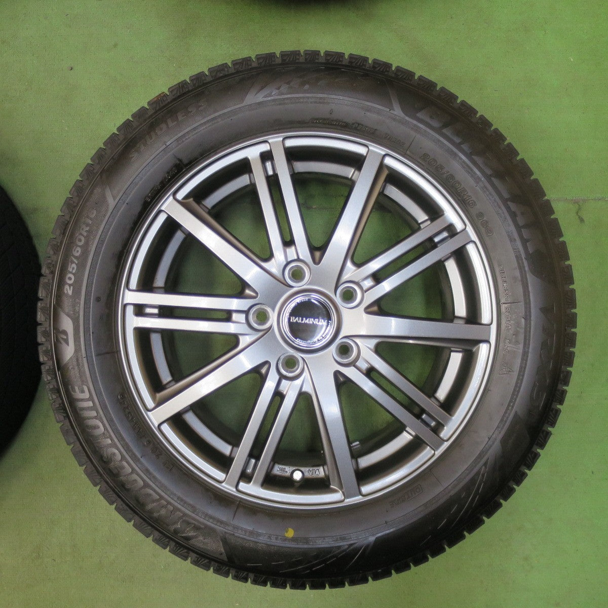 バリ溝！24年！キレイ！9.5分★スタッドレス 205/60R16 ブリヂストン ブリザック VRX3 BALMINUM BR10 バルミナ 16インチ PCD114.3/5H★5122601TTス
