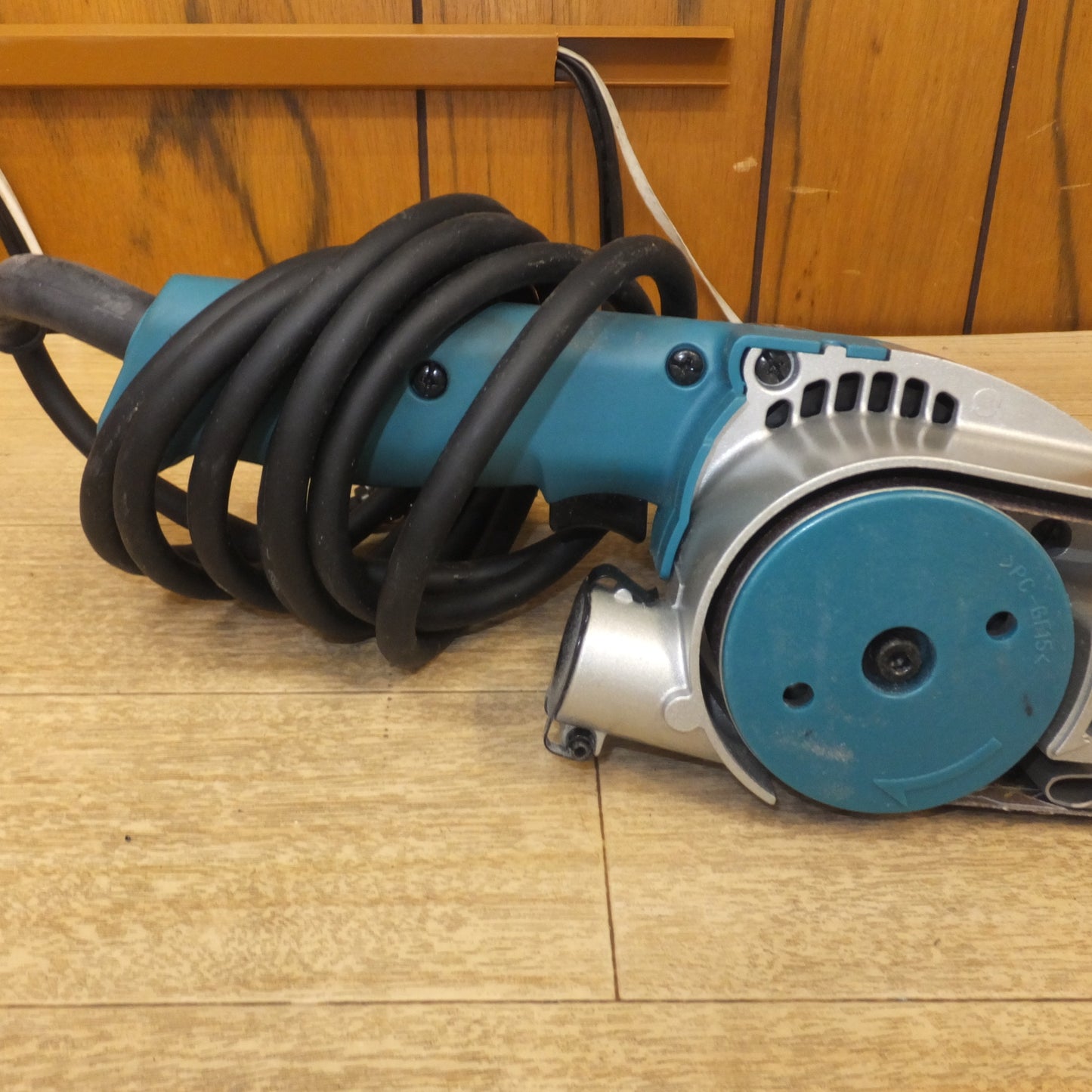 [送料無料] ★マキタ makita 30mm ベルトサンダ 9031　100V～ 5.8A 50-60Hz 550W★