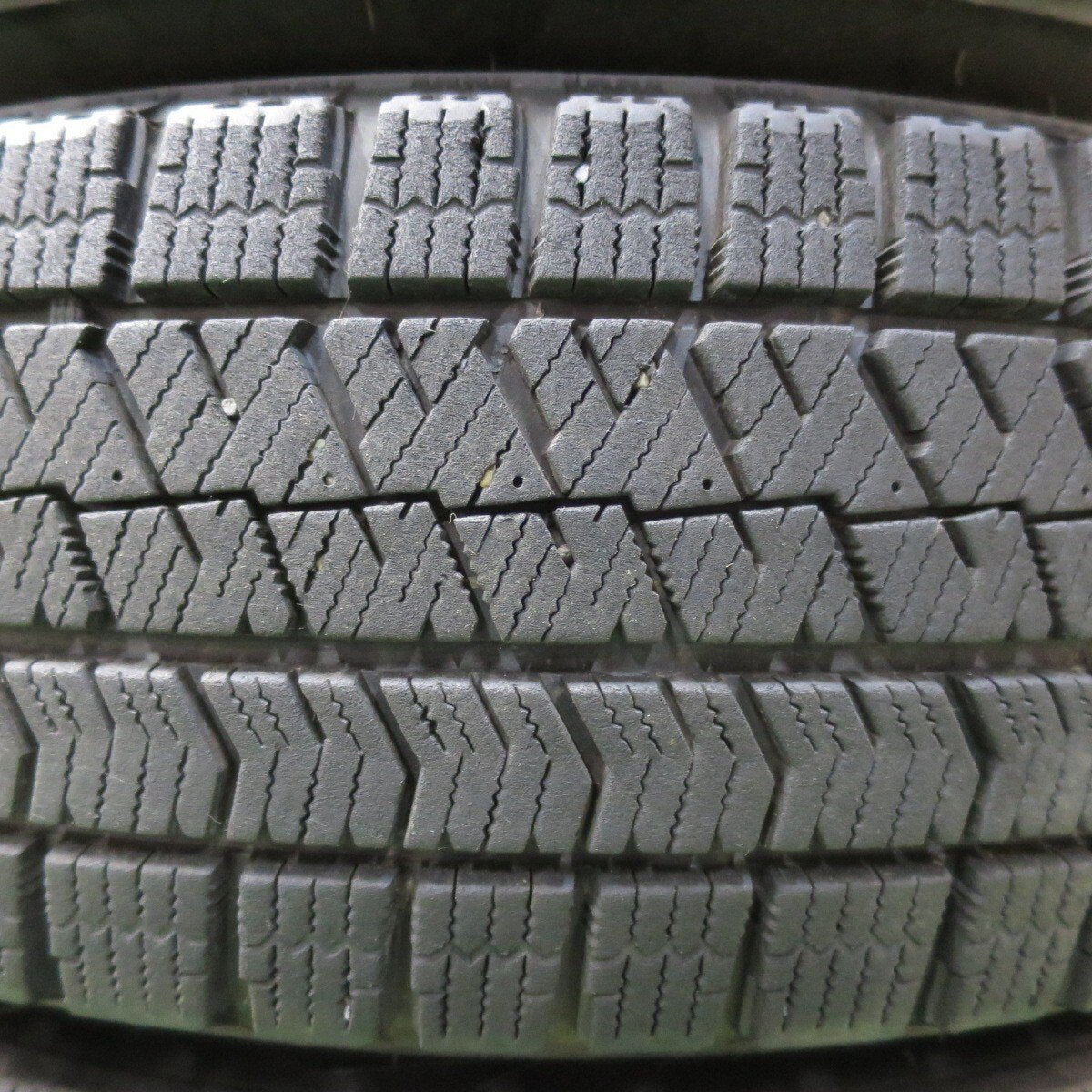 バリ溝！21年！キレイ！8.5分★スタッドレス 165/65R14 ブリヂストン ブリザック VRX2 VELVA SPORTZ ヴェルヴァ 14インチ PCD100/4H★5021507イス