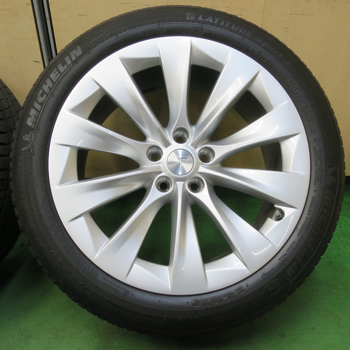 [送料無料] センサー付き！バリ溝！キレイ！9.5分★テスラ モデルX 純正 255/45R20 275/45R20 ミシュラン LATITUDE Sport3 20インチ PCD120/5H★5031810イノ