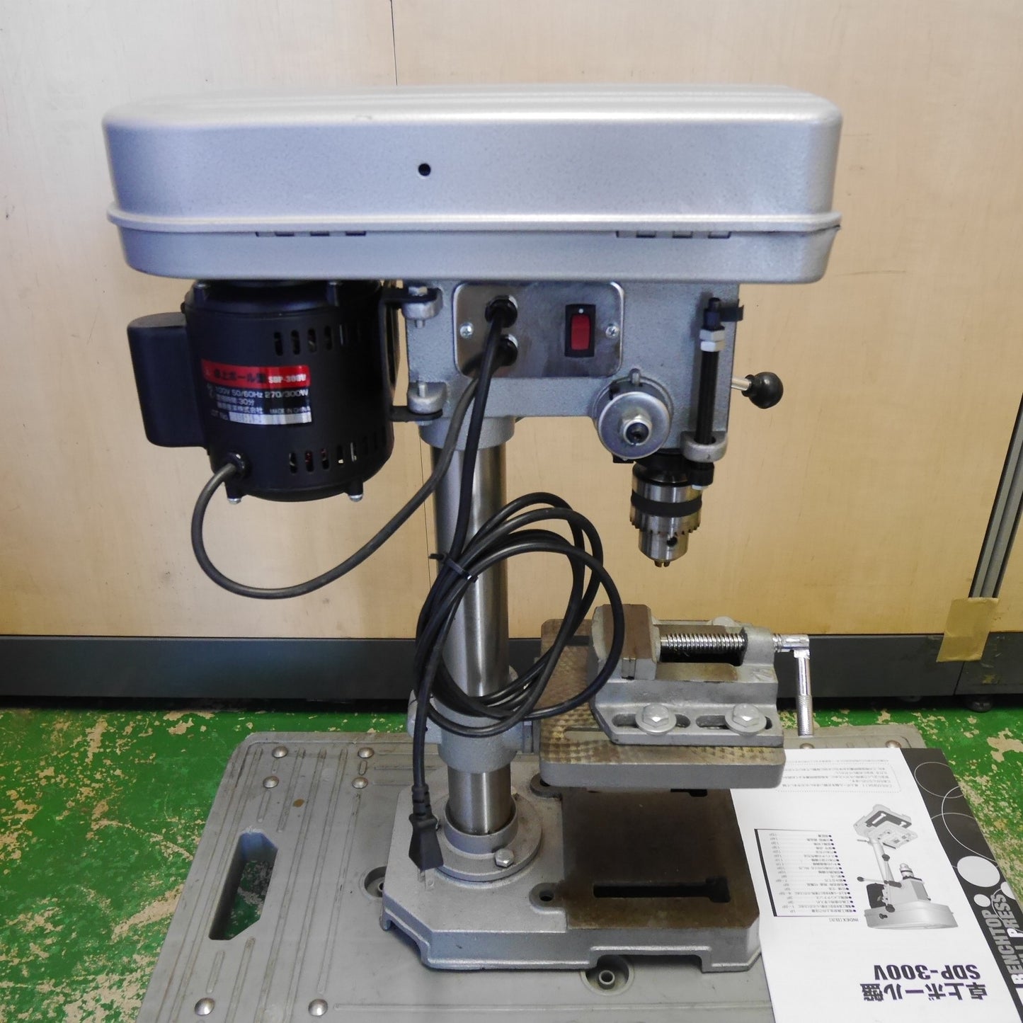 [送料無料] キレイ☆SK11 藤原産業 卓上 ボール盤 SDP-300V 電動 工具 鉄工 木工 穴あけ 作業 100V☆