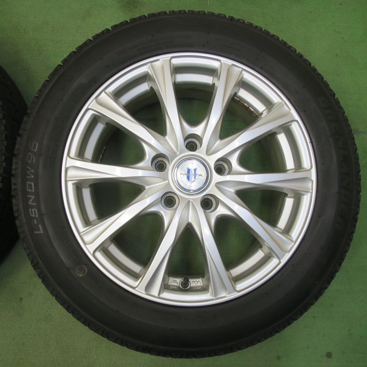 4本価格！22年★スタッドレス 205/55R16 グリンランダー L-SNOW96 NEXTA ネクスタ 16インチ PCD114.3/5H★6040610イス