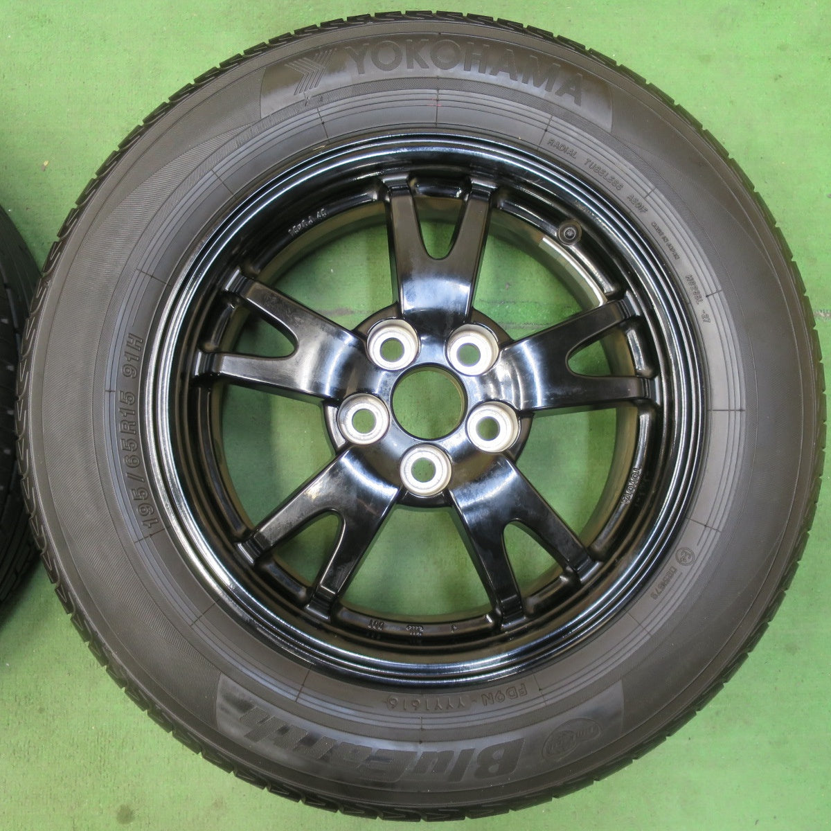 [送料無料] バリ溝！9分★トヨタ 30系 プリウス 純正 195/65R15 ヨコハマ エコス ES31 ブルーアース 15インチ PCD100/5H★5040505イノ