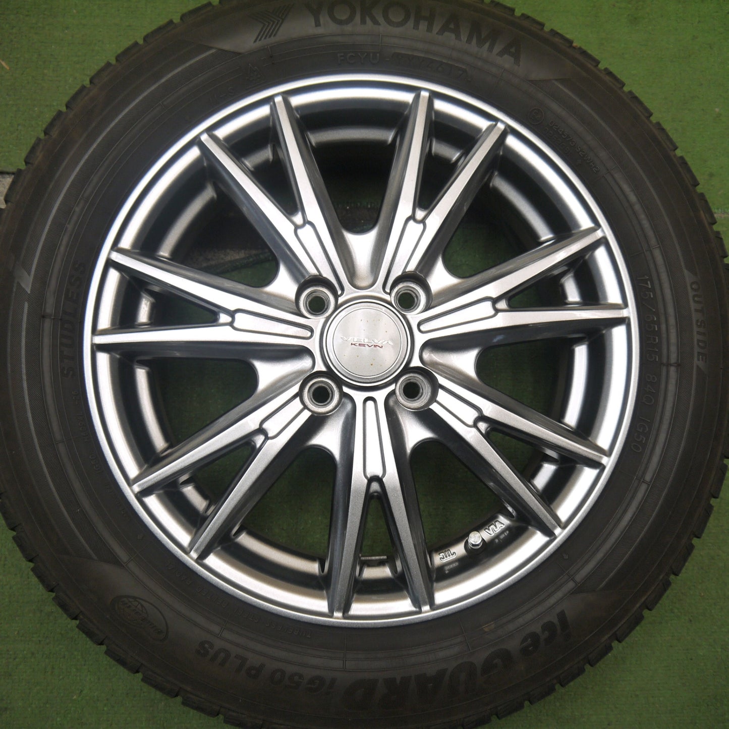 バリ溝！キレイ！9分★スタッドレス 175/65R15 ヨコハマ アイスガード iG50 プラス VELVA KEVIN ヴェルヴァ 15インチ PCD100/4H★5092908Hス