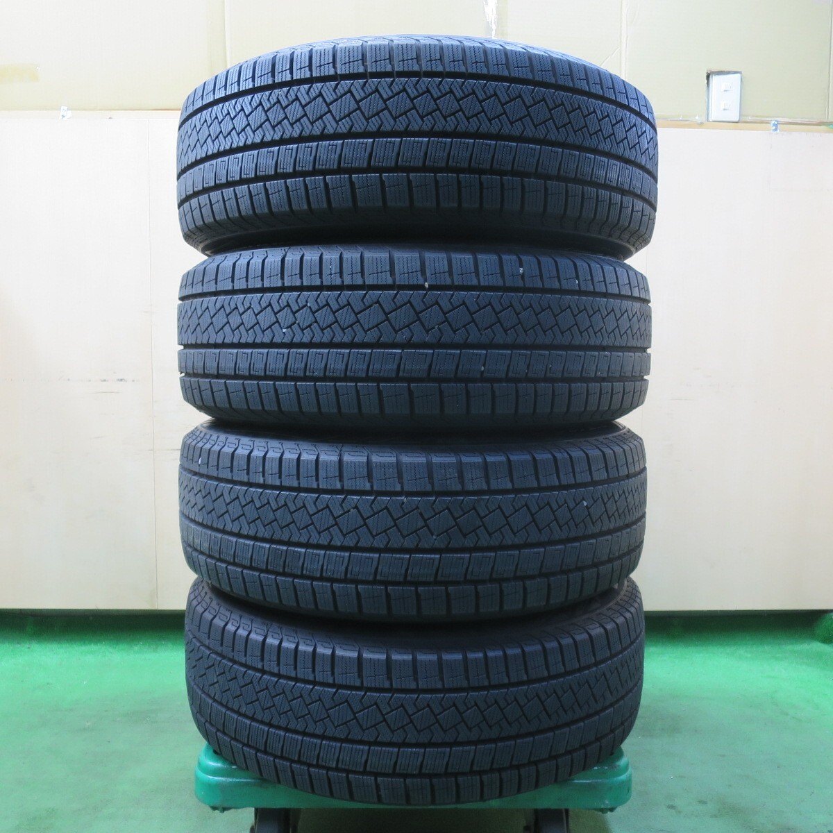 バリ溝！23年！キレイ！ほぼ10分★スタッドレス 215/60R17 ピレリ アイスゼロ アシンメトリコ TEAD テッド 17インチ PCD114.3/5H★5022105イス