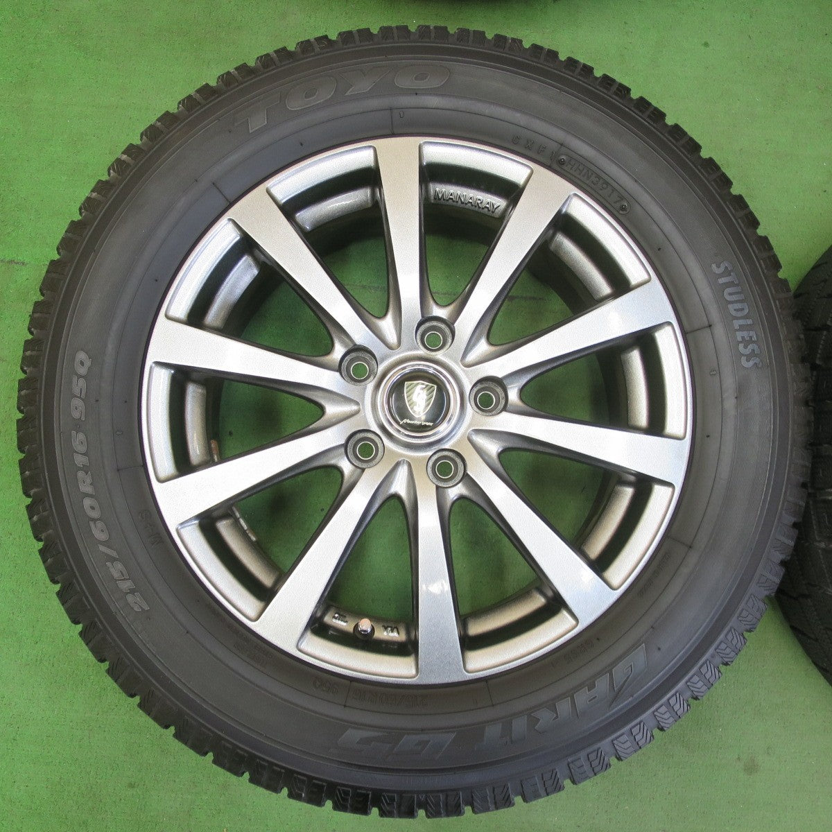 バリ溝！キレイ！9.5分以上★スタッドレス 215/60R16 トーヨー ガリット G5 MANARAY SPORT マナレイ スポーツ 16インチ PCD114.3/5H★5042303イス
