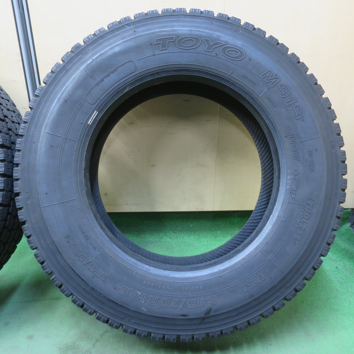 4本価格！22年★トラック タイヤ 245/70R19.5 136/134J スタッドレス トーヨー M919 19.5インチ★6031201イスタ