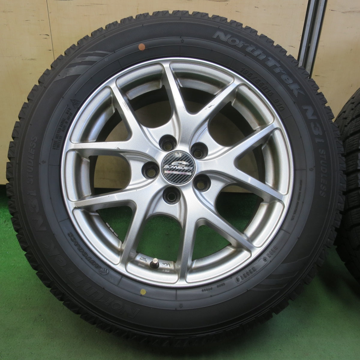 バリ溝！8.5分★プリウス 等 195/65R15 スタッドレス オートバックス ノーストレック N3i SCHNEIDER シュナイダー 15インチ PCD100/5H★6051607イス