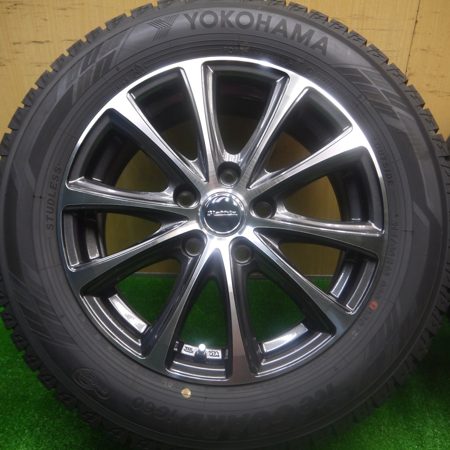 *送料無料* バリ溝！キレイ！9.5分★スタッドレス 215/60R16 ヨコハマ アイスガード iG60 Laffite ラフィット 16インチ PCD114.3/5H★4081906Hス