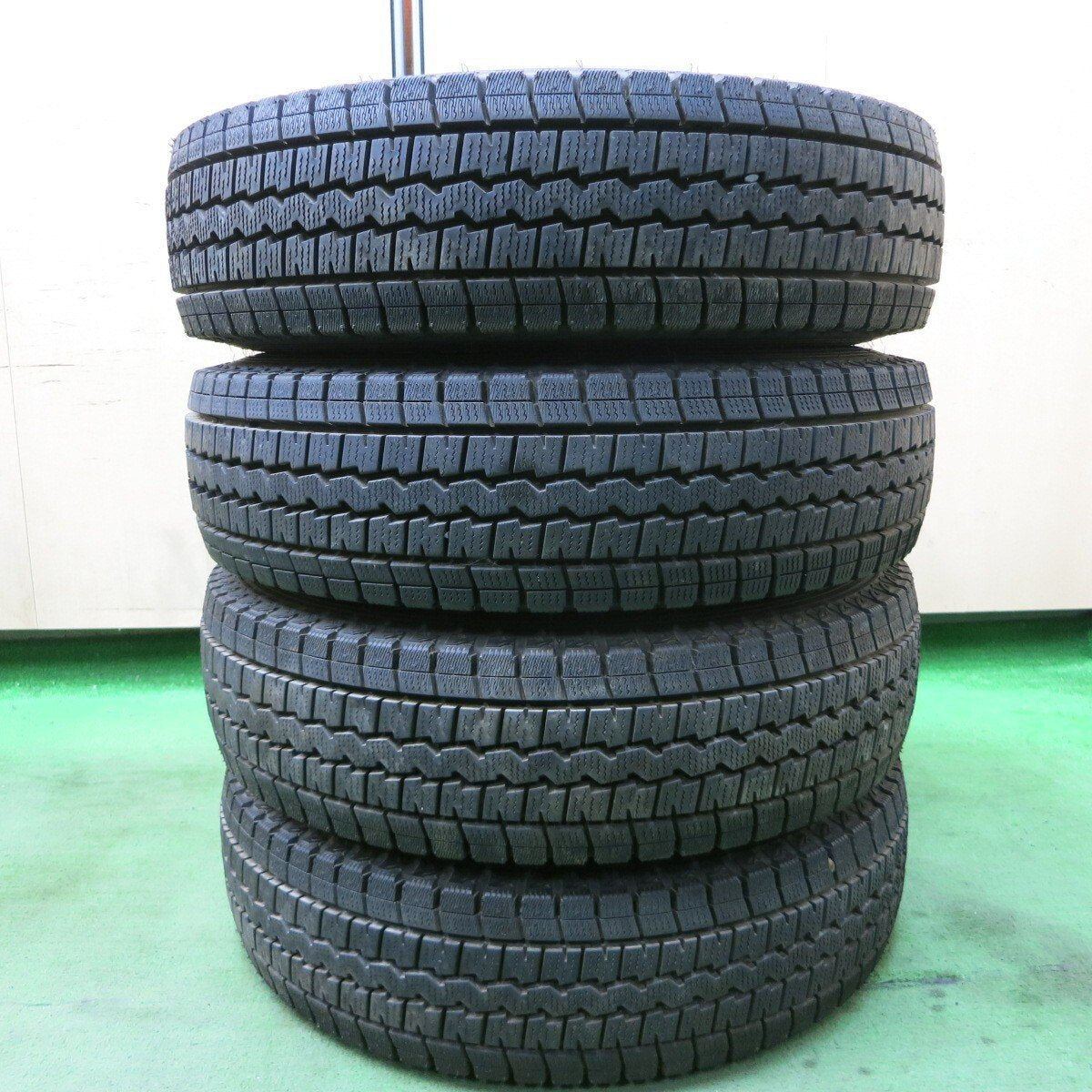 バリ溝！21年！9.5分以上★トラック タイヤ 185/80R14 102/100N スタッドレス ダンロップ ウインターマックス SV01 TOPY スチール 108-8 PCD184.15/6H★5030701ナス