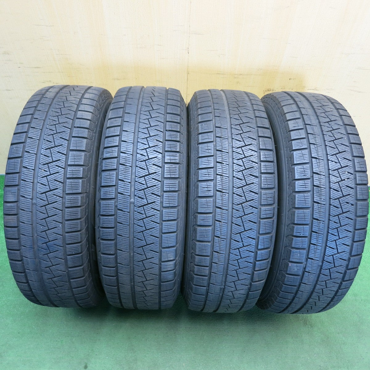 キレイ◎スタッドレス 225/65R17 ピレリ アイスアシンメトリコ プラス Tirado＠ La-Strada 阿部商会 17インチ PCD114.3/5H◎6061401HAス