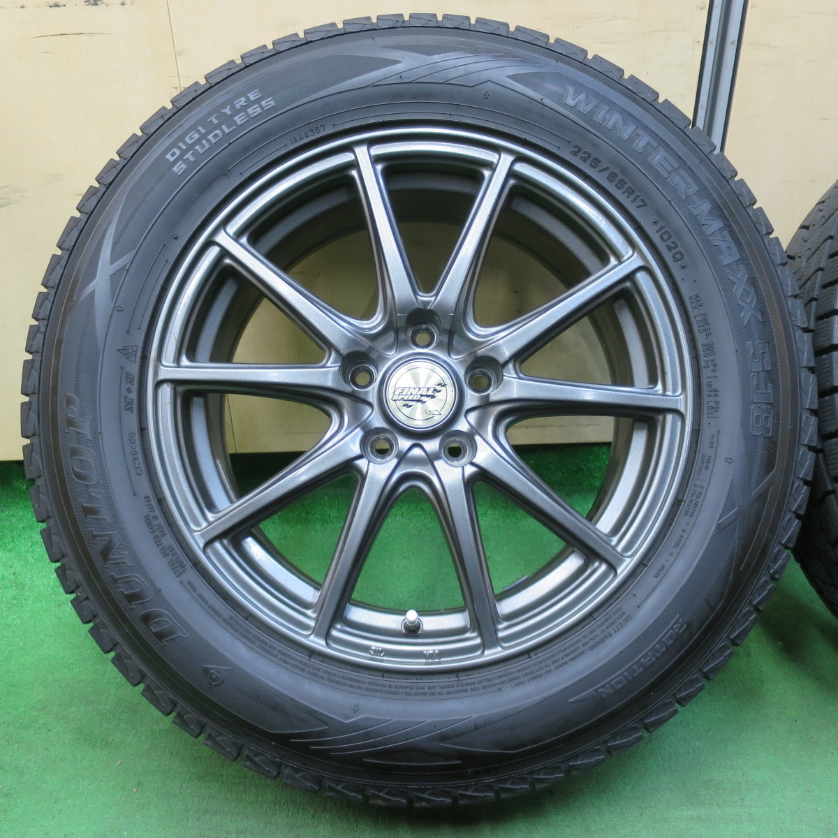 [送料無料] バリ溝！9分★スタッドレス 225/65R17 ダンロップ ウインター マックス SJ8 FINAL SPEED MiD ファイナルスピード 17インチ PCD114.3/5H★4111808イス