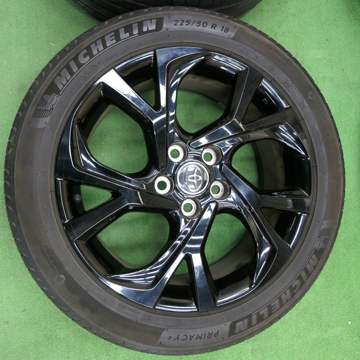 *送料無料* バリ溝！21年！キレイ！8.5分★トヨタ CH-R 純正 225/50R18 ミシュラン プライマシー4 18インチ PCD114.3/5H CHR★4071006SYノ