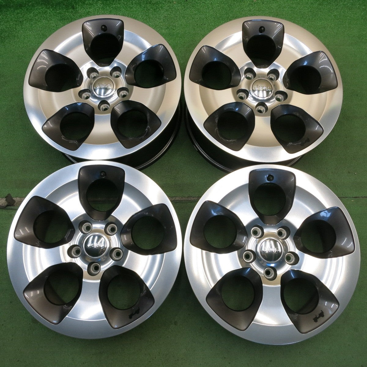 キレイ★ジープ JK ラングラー アンリミテッド サハラ 純正 MOPER ホイール 18インチ 18×7.5J PCD127/5H★6071101HAホ