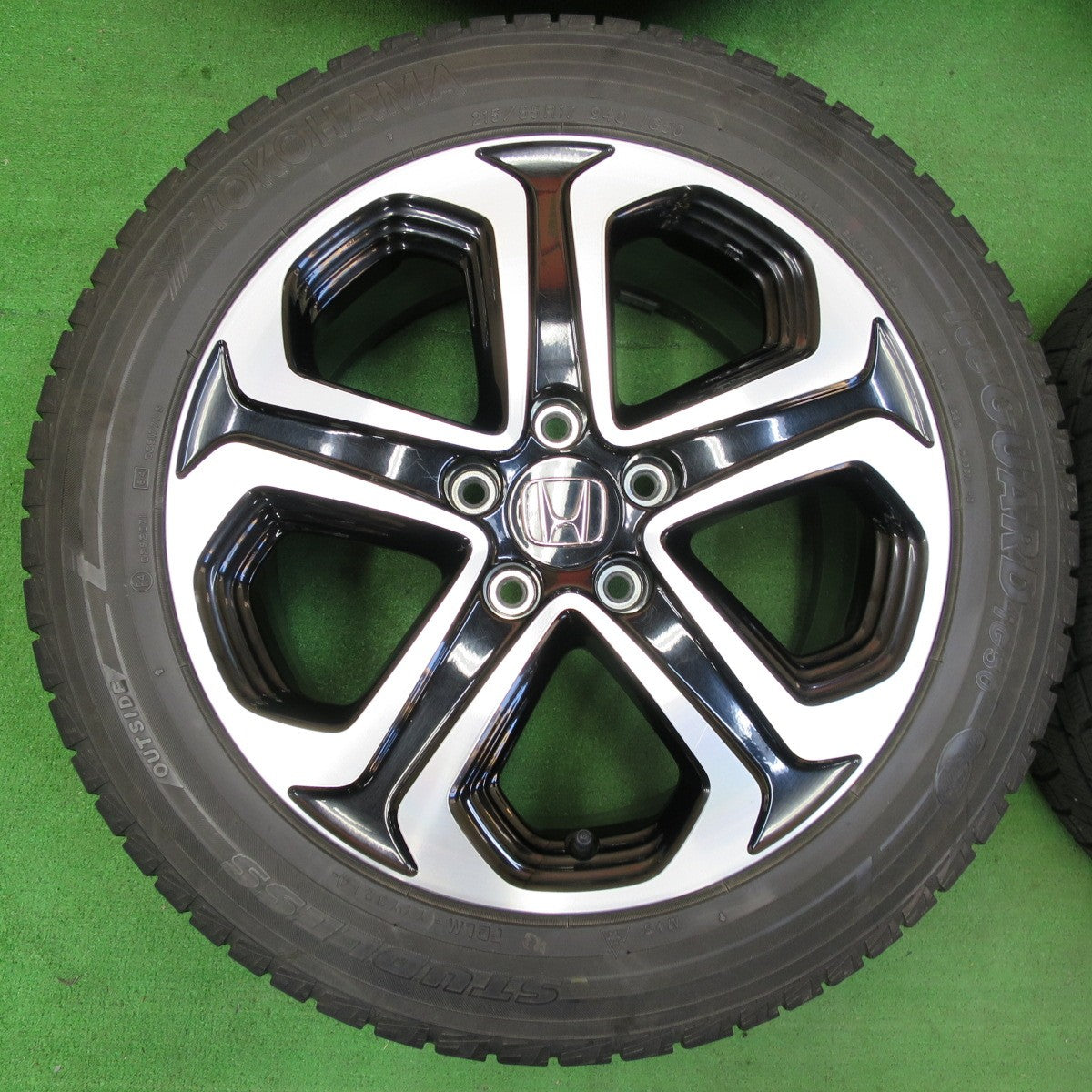 *送料無料* バリ溝！キレイ！8.5分★ホンダ ヴェゼル 純正 215/55R17 スタッドレス ヨコハマ アイスガード iG50 17インチ PCD114.3/5H★4060508イス