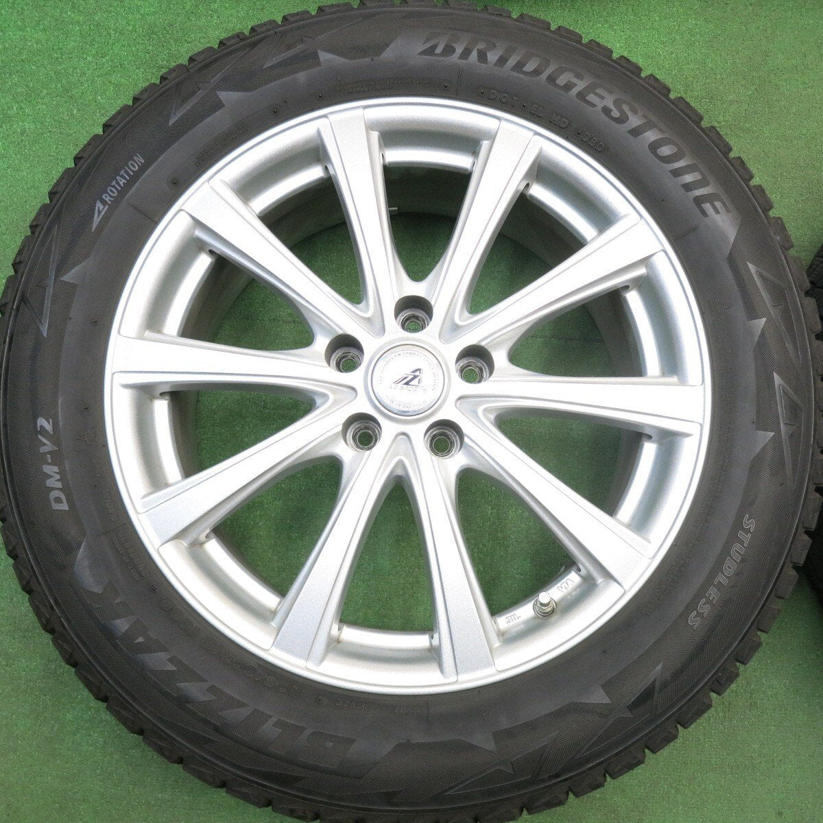 バリ溝！8.5分◎スタッドレス 225/60R18 ブリヂストン ブリザック DM-V2 AZ SPORTS AZスポーツ 18インチ PCD114.3/5H◎6012207HAス