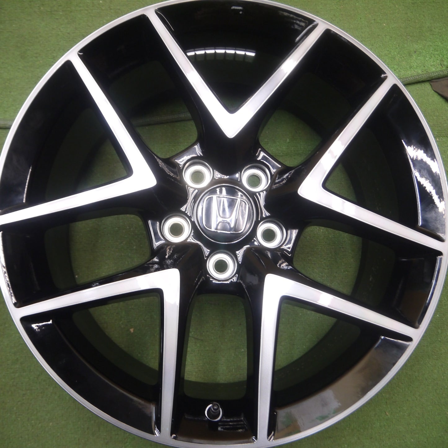 *送料無料* 新車外し★ホンダ 現行 シビック FL1 EXグレード 純正 ホイール 18インチ 18×8J PCD114.3/5H★4052707Hホ