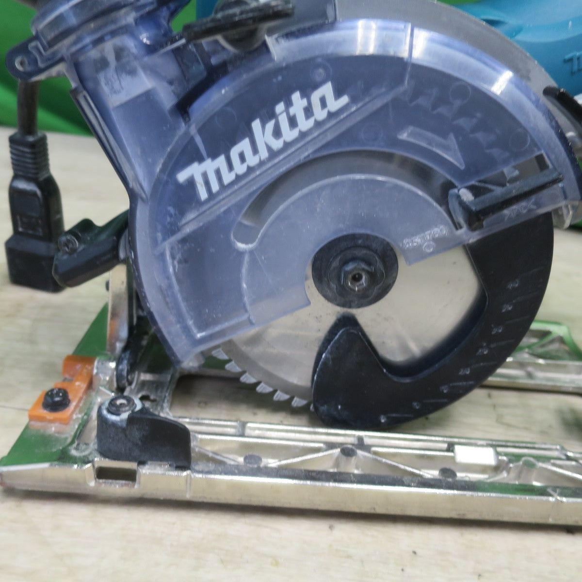 [送料無料] ☆マキタ 125mm 防じん マルノコ 100V KS5200FX 丸のこ 丸ノコ 丸鋸 切断機 電動 工具☆