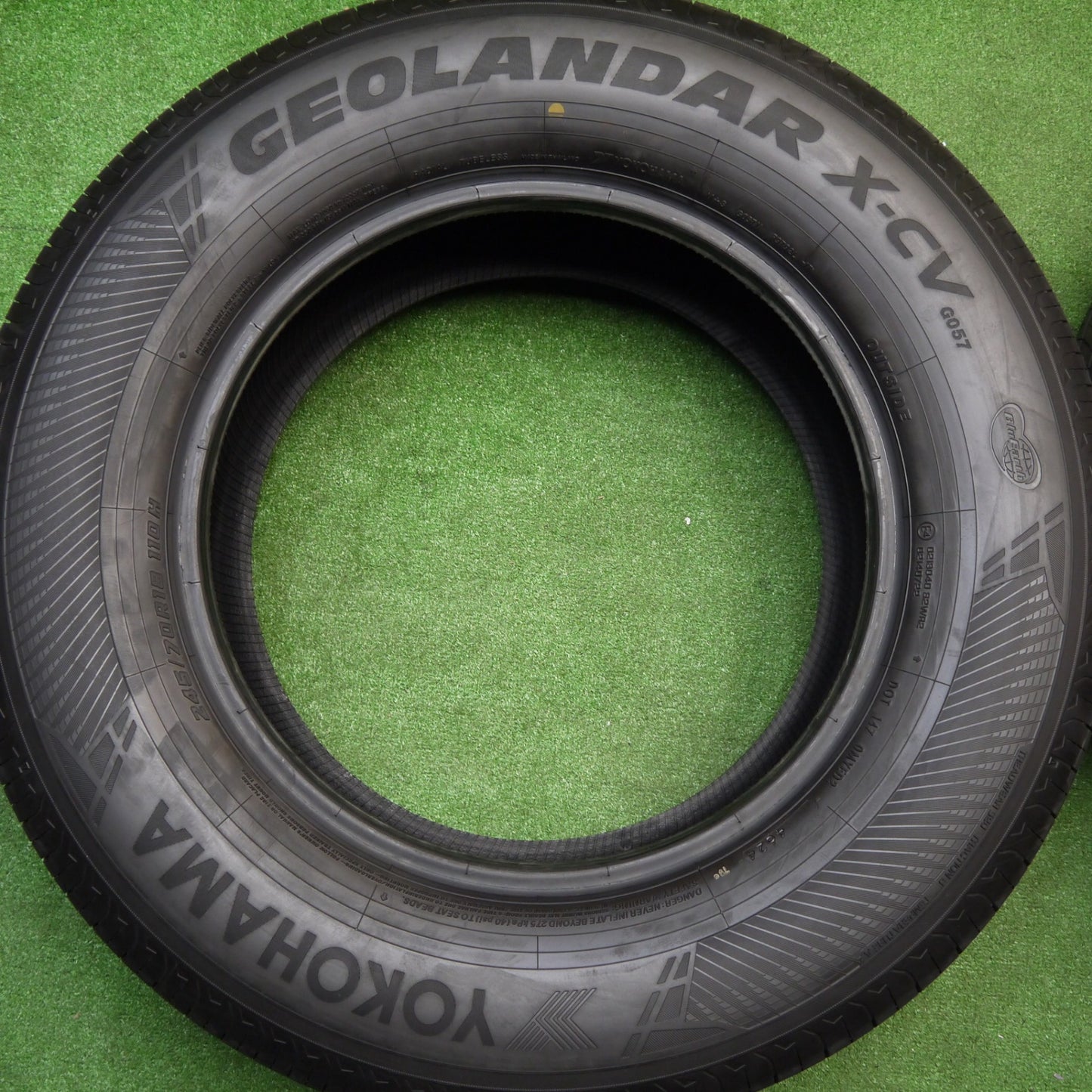 新車外し！24年★245/70R18 ヨコハマ ジオランダー X-CV G057 タイヤ 18インチ ランクル 250 等★5110503Hノタ