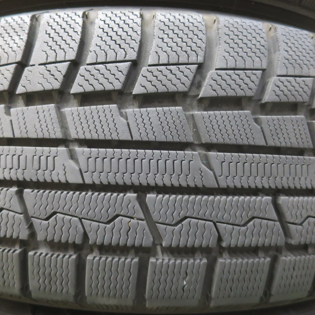 バリ溝！キレイ！9.5分★スタッドレス 225/65R17 トーヨー ウインター トランパス TX Fang ファング 17インチ PCD114.3/5H★6051004イス