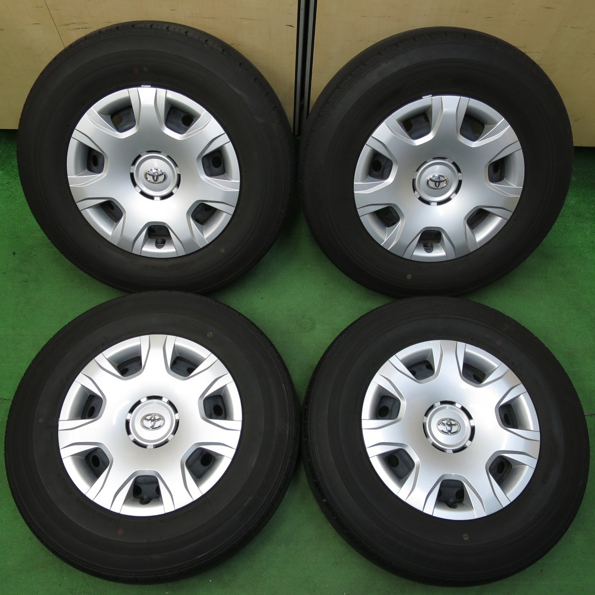 [送料無料] バリ溝！キレイ！8.5分★トヨタ 200系 ハイエース 純正 スチール 195/80R15 107/105L ブリヂストン RD-613 STEEL 15インチ PCD139.7/6H★4111603イノ
