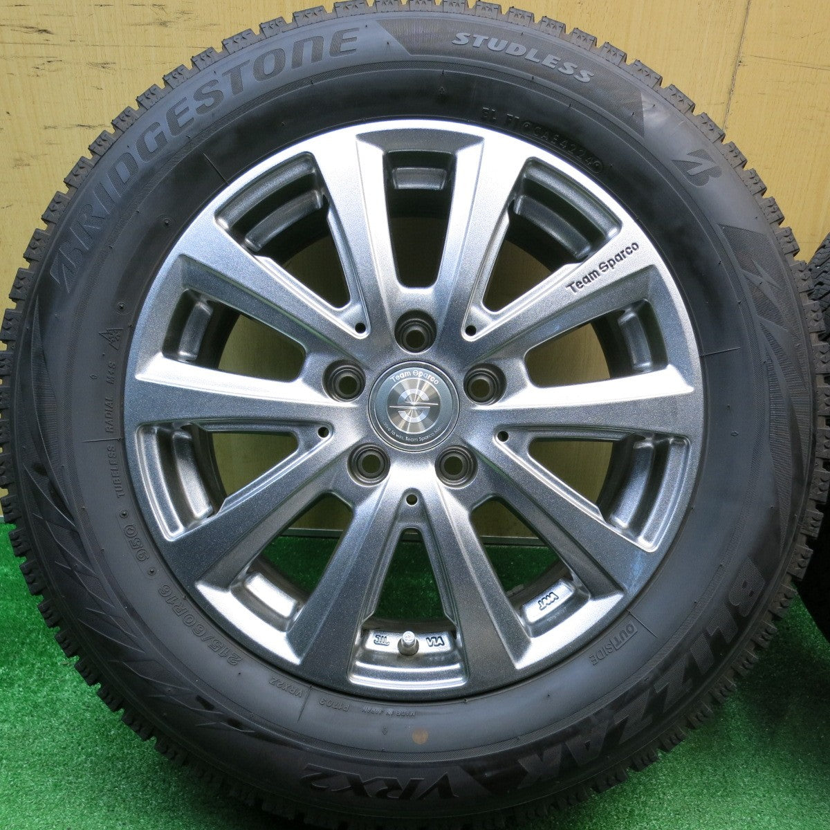 バリ溝！24年！キレイ！ほぼ10分★ワーゲン 等 Team Sparco 215/60R16 スタッドレス ブリヂストン ブリザック VRX2 16インチ チームスパルコ PCD112/5H★5112003HAス