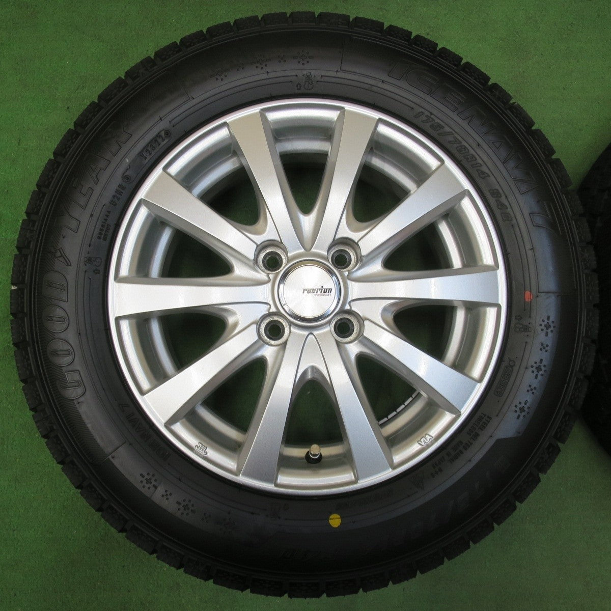 バリ溝！22年！キレイ！ほぼ10分★スタッドレス 175/70R14 グッドイヤー アイスナビ7 ravrion RS01 ラブリオン 14インチ PCD100/4H★5011804イス
