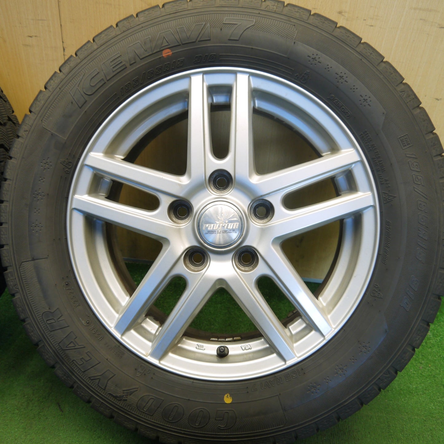 バリ溝！24年！キレイ！9分◎スタッドレス 195/65R15 グッドイヤー アイスナビ7 ravrion ラブリオン 15インチ PCD114.3/5H◎6081705Hス