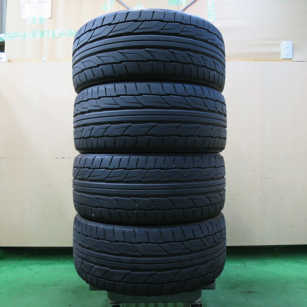 *送料無料* 23年！ほぼ未使用★225/35R19 ニットー NT555 G2 タイヤ 19インチ ベンツ Cクラス BMW 3シリーズ 等★4072903イノタ