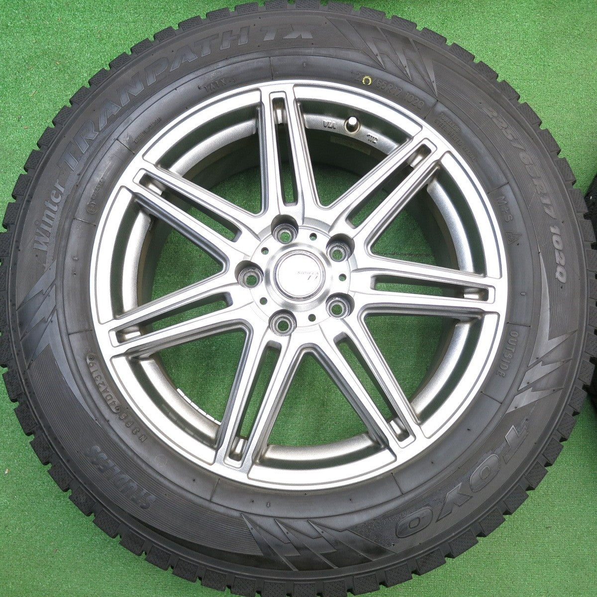 バリ溝！キレイ！9.5分★スタッドレス 225/65R17 トーヨー ウインター トランパス TX SIBILLA NEXT Z7 シビラ 17インチ PCD114.3/5H★5122012HAス
